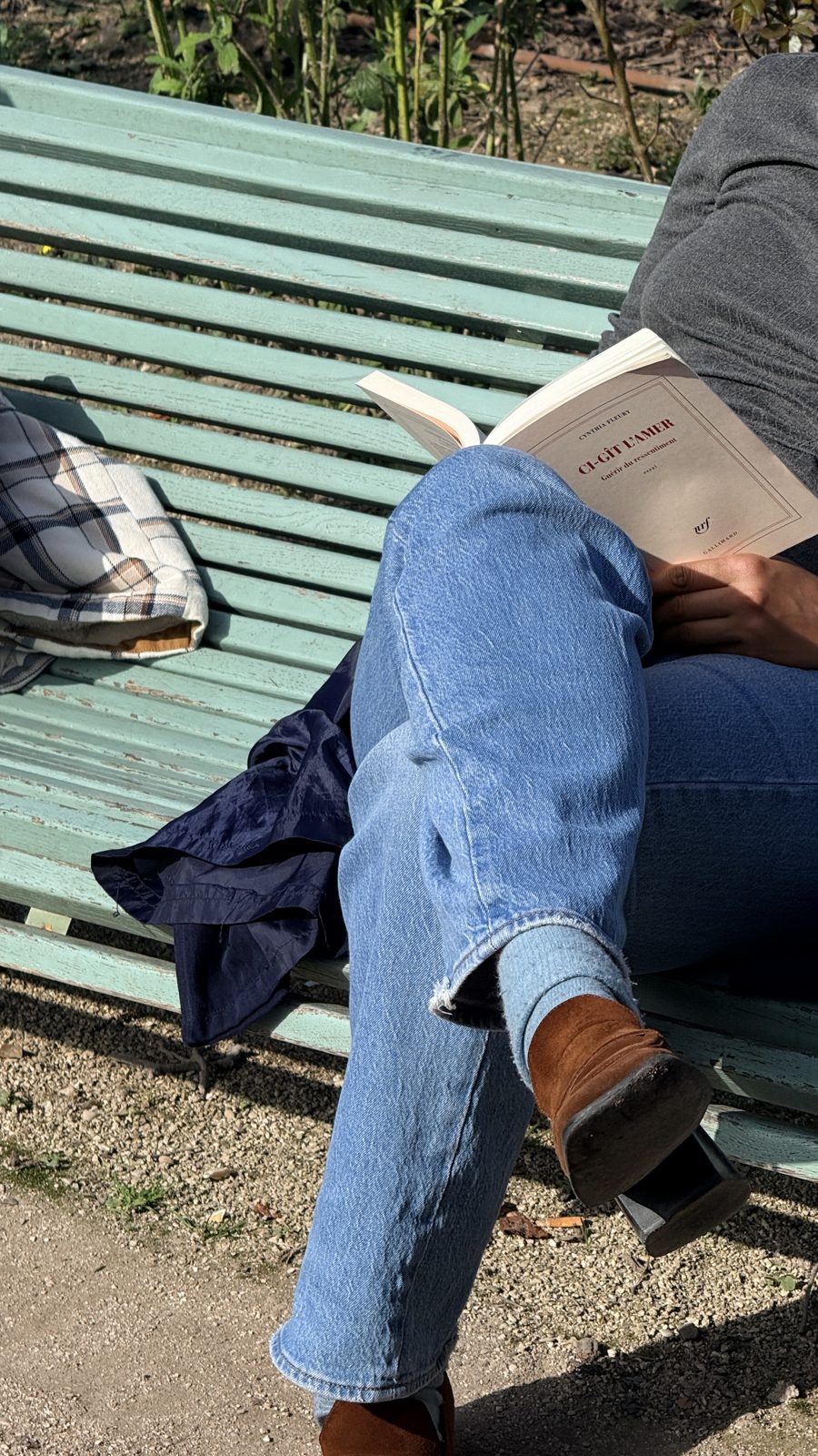 Reading on a bench in Paris. Photo © Evi Michailidou
