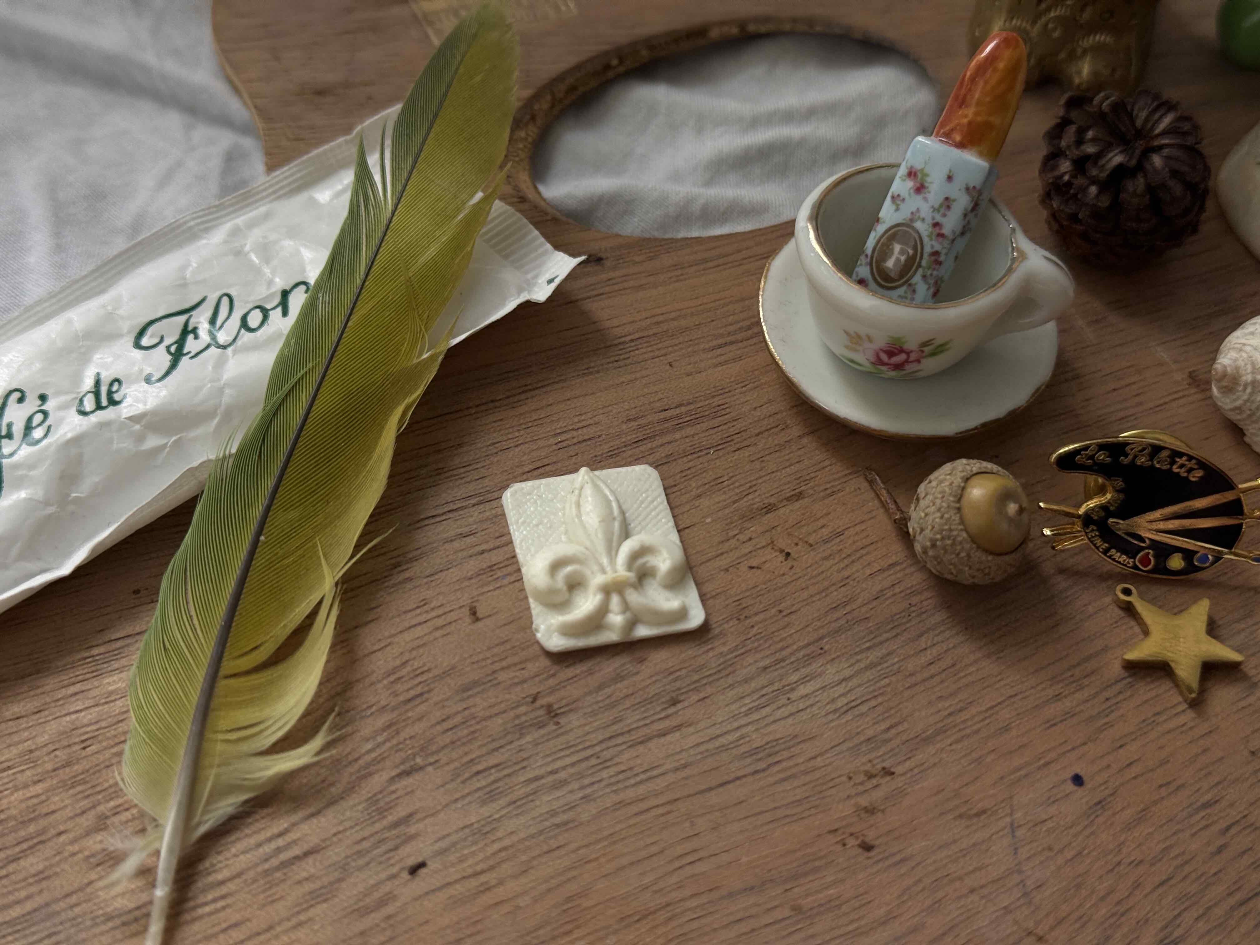 What to slip into an envelope besides a letter: 15 small flat treasures