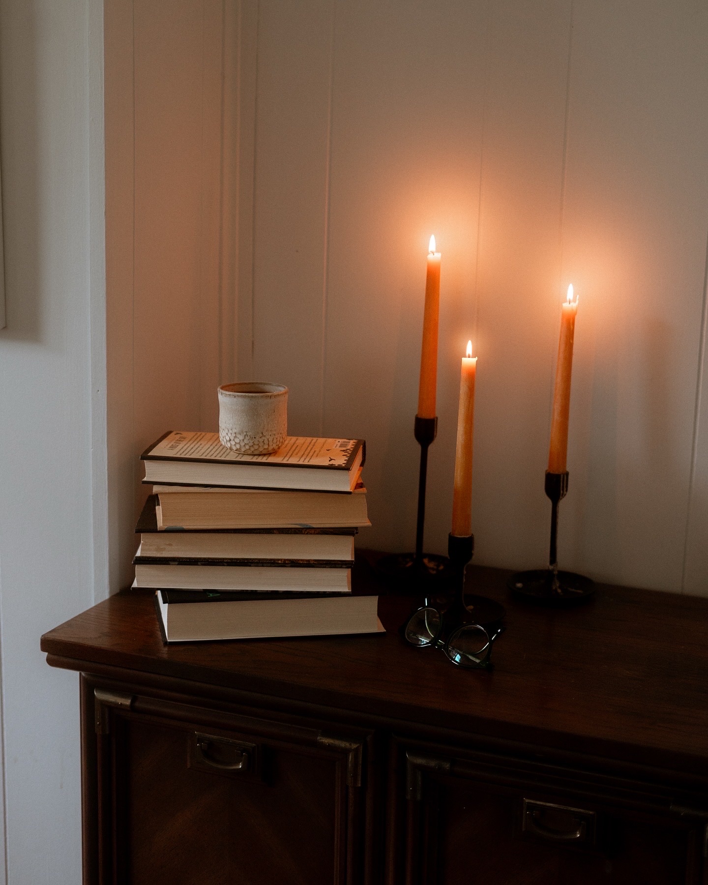 A candlelit ritual for long autumn evenings